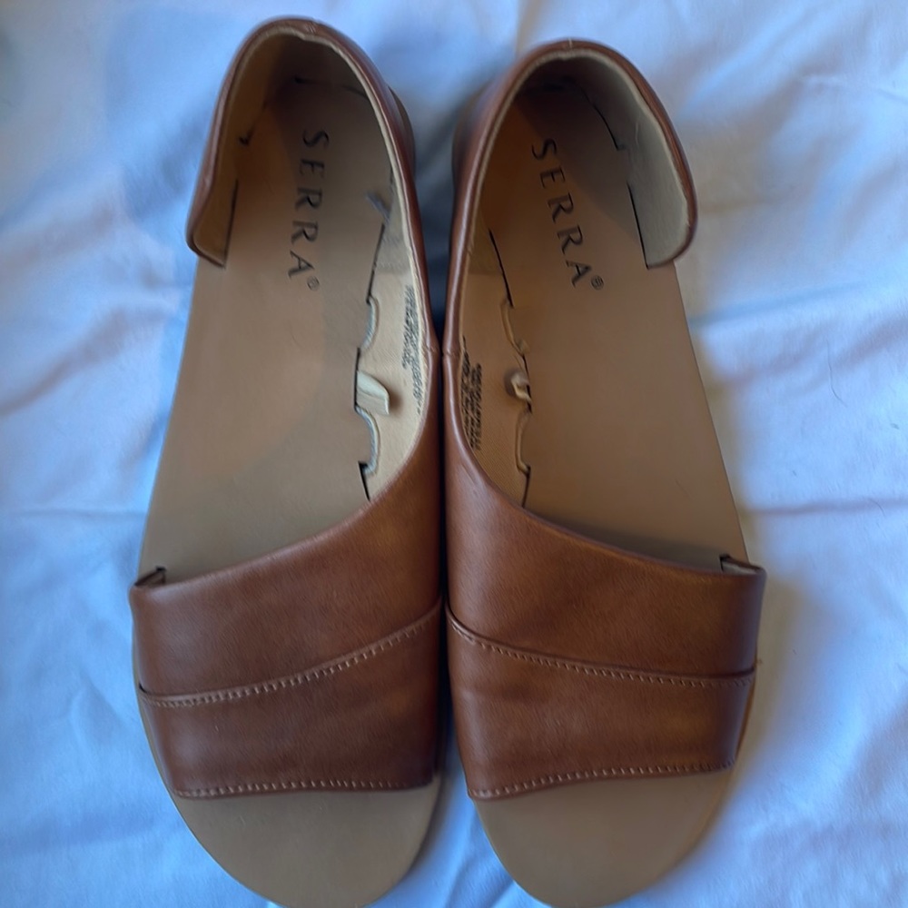 SERRA Camel brown open toe sandals‎ Size 9.
